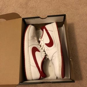 Jordan 1 Low - Metallic Red